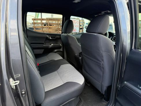 Used 2020 Toyota Tacoma TRD Sport image 20