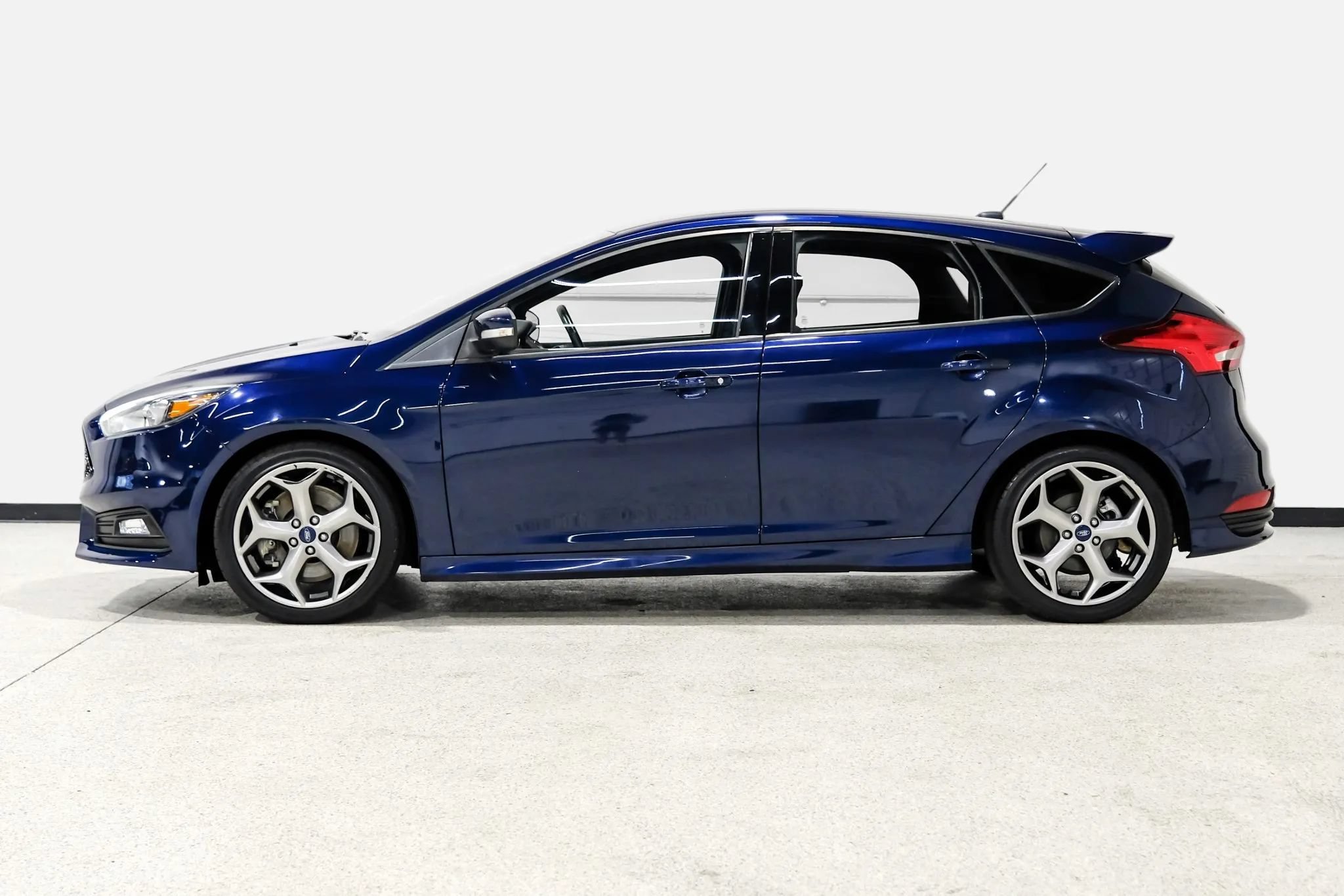 Used 2017 Ford Focus ST FWD image 9