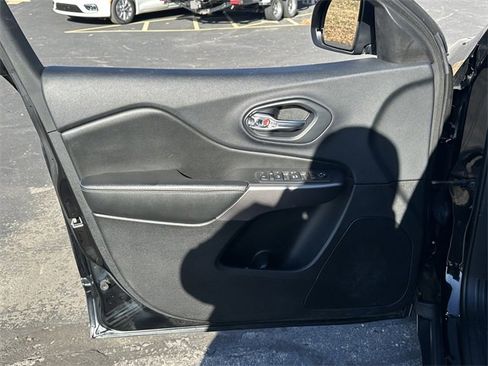 Used 2019 Jeep Cherokee Latitude Plus image 31