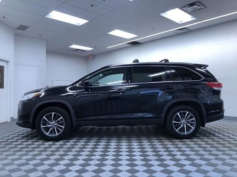 Used 2019 Toyota Highlander XLE image 11