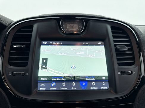 Used 2018 Chrysler 300 S w/ 300S Premium Group image 5