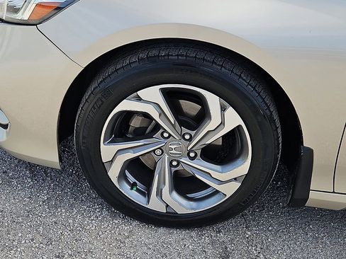Used 2019 Honda Accord EX image 13