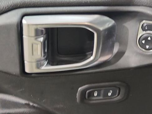 Used 2025 Jeep Gladiator Mojave image 17