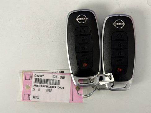 Used 2025 Nissan Rogue SL w/ Tech Package image 21