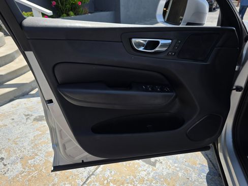 Used 2019 Volvo XC60 T6 Momentum w/ Multimedia Package image 28