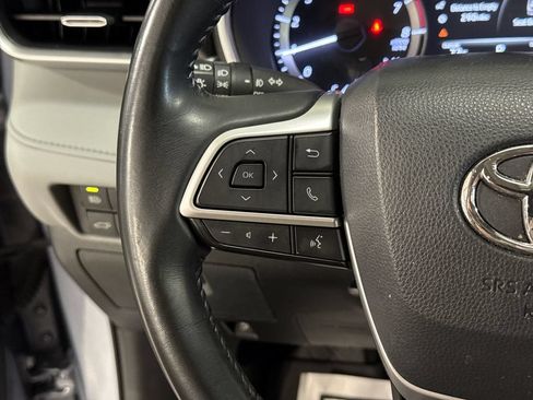 Used 2023 Toyota Highlander XLE AWD/4WD image 12