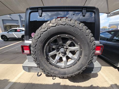 Used 2018 Jeep Wrangler Unlimited Sport S AWD/4WD image 3