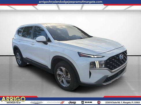 Used 2021 Hyundai Santa Fe SE image 1