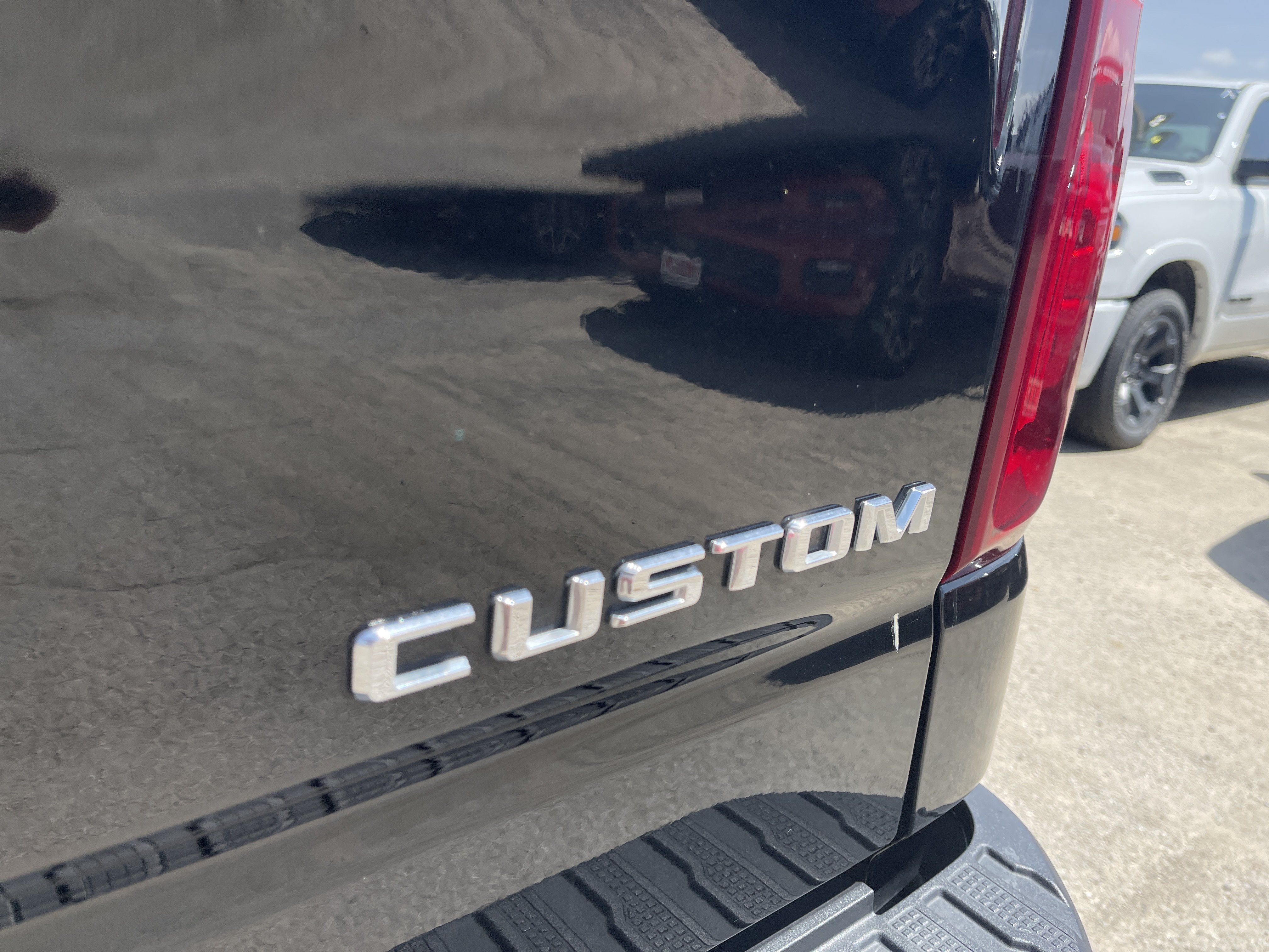 Used 2019 Chevrolet Silverado 1500 Custom w/ Custom Value Package RWD image 8