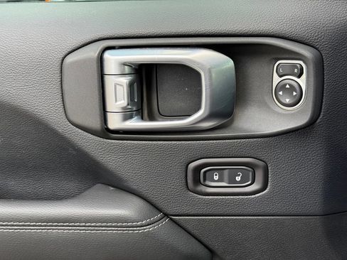Used 2019 Jeep Wrangler Unlimited Sahara AWD/4WD image 24