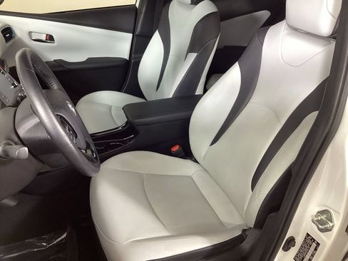 Used 2022 Toyota Prius XLE FWD image 12