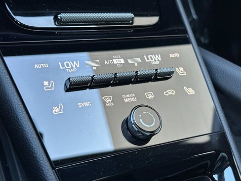 Used 2025 Porsche Cayenne image 24