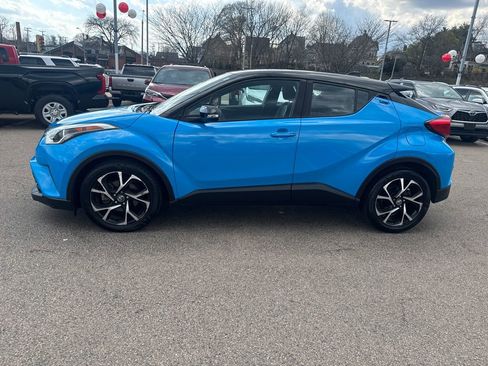 Used 2019 Toyota C-HR XLE image 4