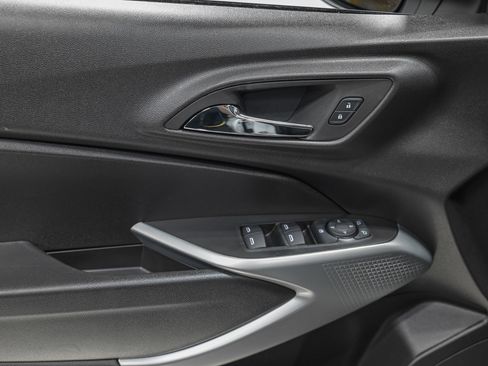 Used 2025 Chevrolet Trax LS FWD image 14