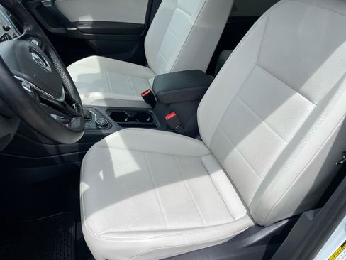 Used 2018 Volkswagen Tiguan SE AWD/4WD image 30