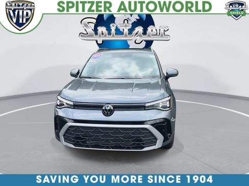 Used 2025 Volkswagen Taos SE w/ Panoramic Sunroof Package AWD/4WD image 3