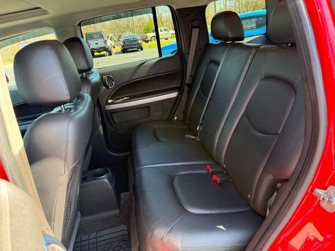 Used 2011 Chevrolet HHR LT w/ LT Preferred Equipment Group image 22