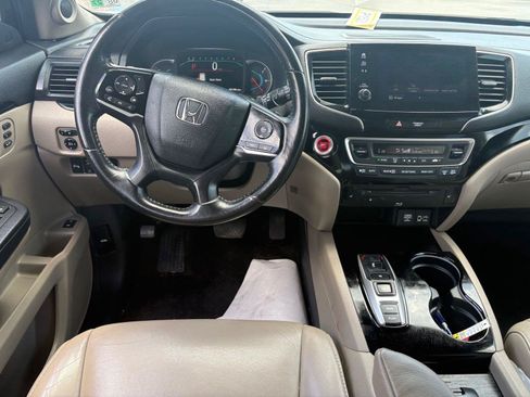 Used 2019 Honda Pilot Touring image 12
