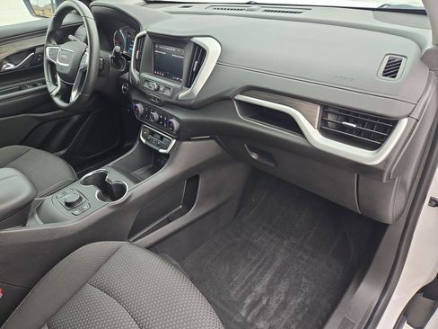 Used 2024 GMC Terrain SLE w/ Driver Convenience Package FWD image 32