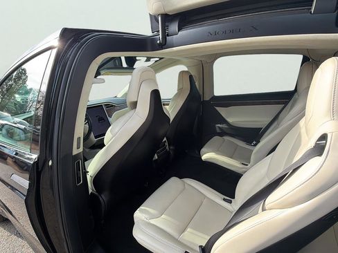 Used 2018 Tesla Model X P100D image 24