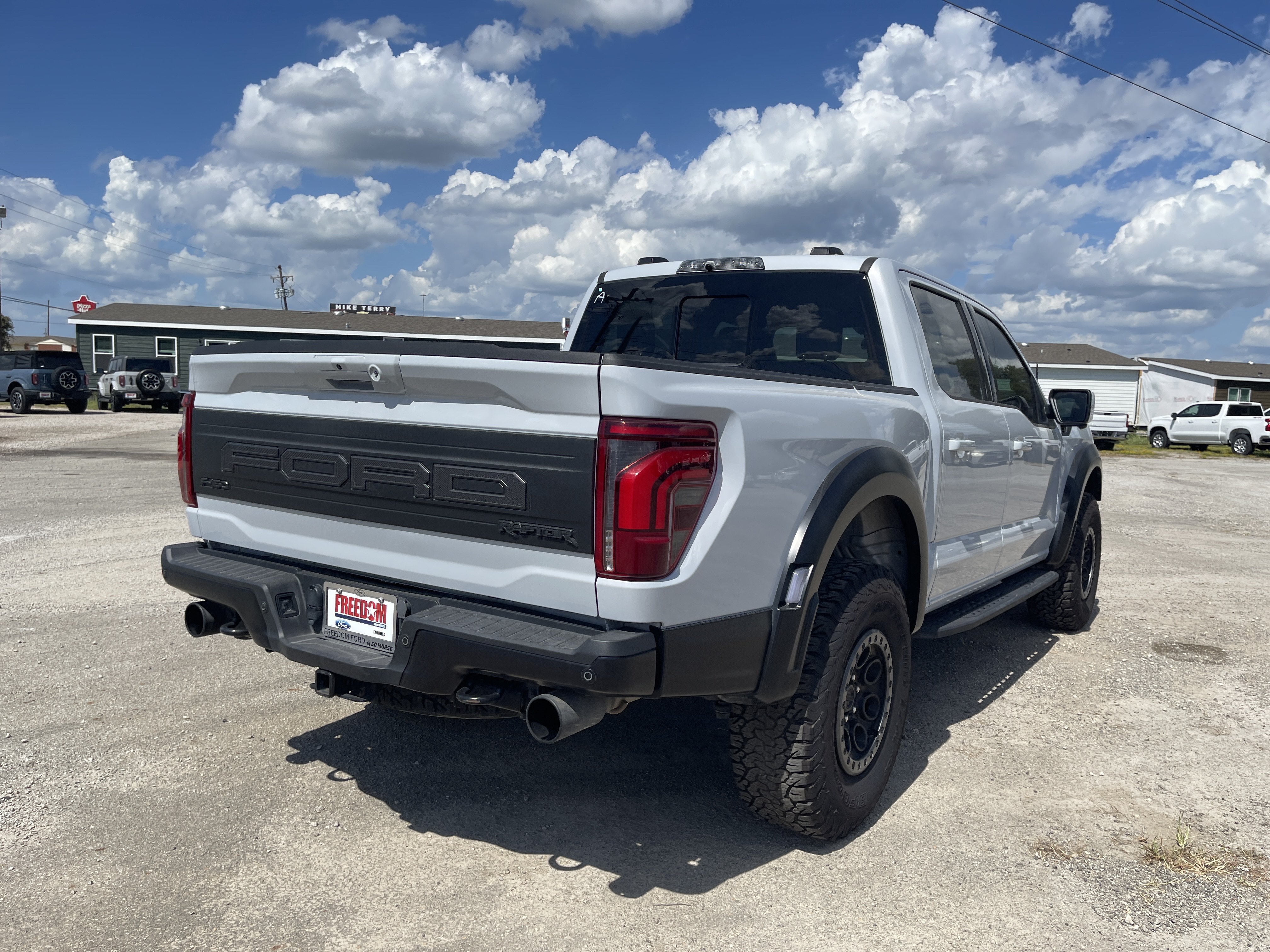 Used 2025 Ford F150 Raptor AWD/4WD image 4