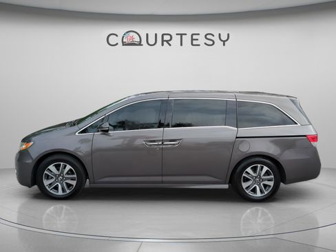 Used 2017 Honda Odyssey Touring image 4