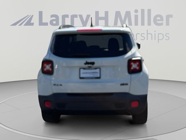Used 2017 Jeep Renegade Altitude AWD/4WD image 4
