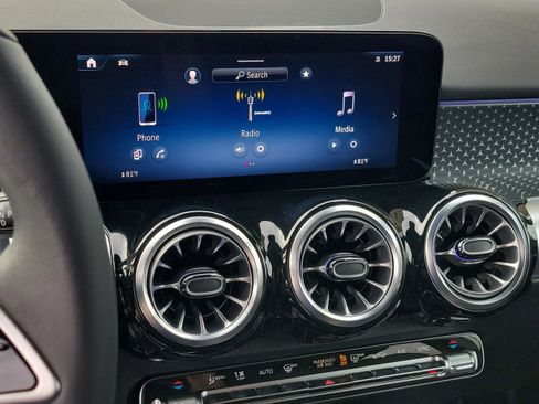 Used 2026 Mercedes-Benz GLB 250 GLB 250 image 24