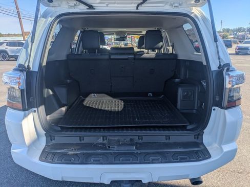 Used 2022 Toyota 4Runner SR5 Premium image 11