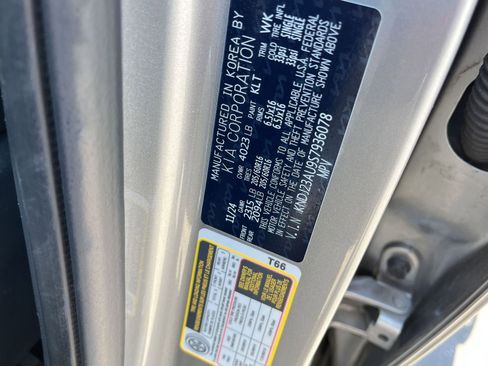 Used 2025 Kia Soul LX w/ LX Technology Package FWD image 28
