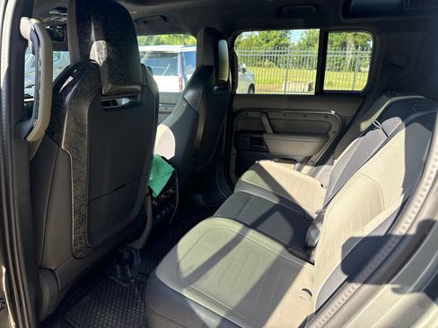 Used 2025 Land Rover Defender 110 AWD/4WD image 10