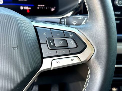 Used 2024 Volkswagen Taos SE w/ Panoramic Sunroof Package image 12