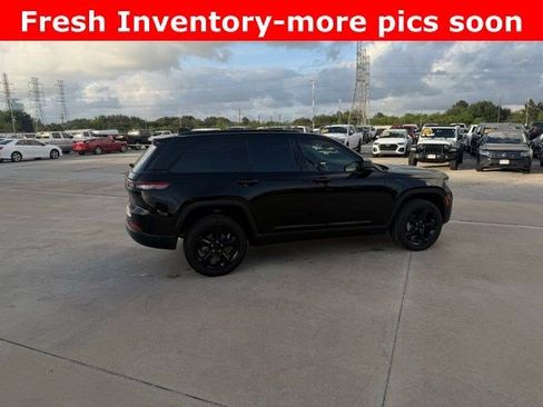 Used 2023 Jeep Grand Cherokee Limited w/ Black Appearance Package RWD image 3