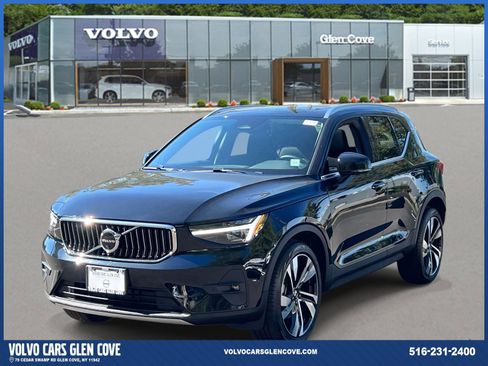 Certified 2025 Volvo XC40 B5 Plus w/ Climate Package image 3