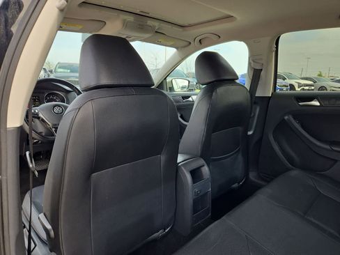 Used 2016 Volkswagen Jetta SE image 16