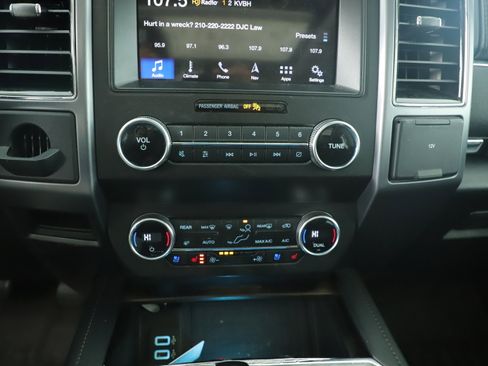 Used 2019 Ford Expedition Platinum image 3