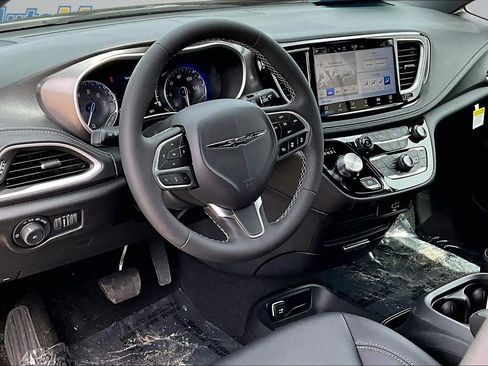 New 2026 Chrysler Pacifica Select AWD/4WD image 7