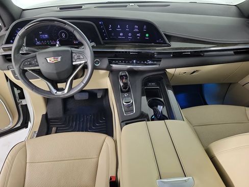 Used 2024 Cadillac Escalade Premium Luxury RWD image 15