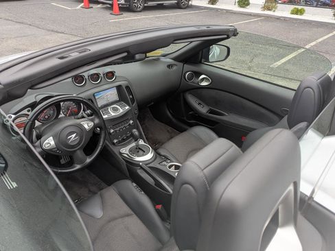 Used 2010 Nissan 370Z Touring w/ Sport Pkg RWD image 43