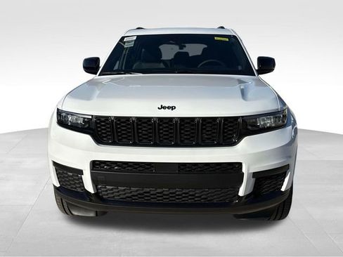 New 2025 Jeep Grand Cherokee L Altitude RWD image 2