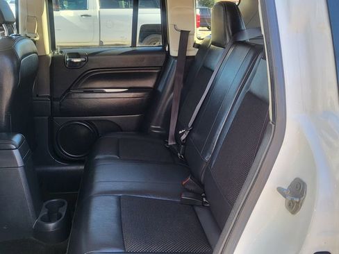 Used 2016 Jeep Compass Latitude image 21