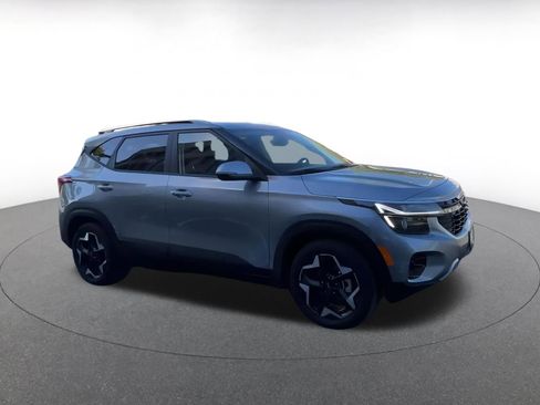 Used 2025 Kia Seltos S image 2