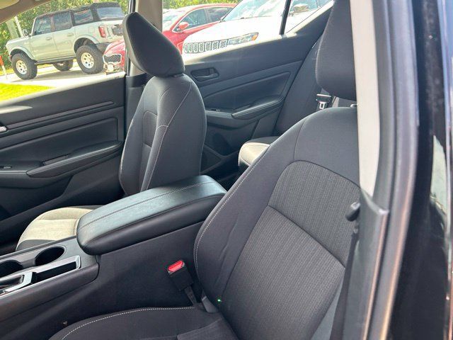 Used 2025 Nissan Altima 2.5 SV FWD image 32