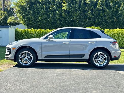 Certified 2025 Porsche Macan AWD/4WD image 2
