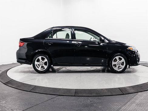 Used 2013 Toyota Corolla LE image 12