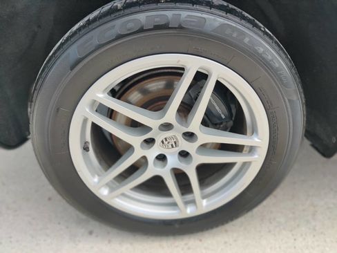 Used 2018 Porsche Macan AWD/4WD image 29