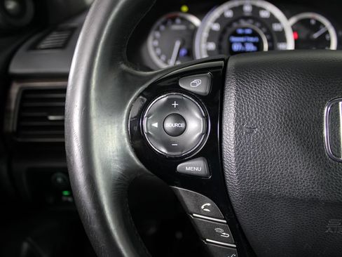 Used 2017 Honda Accord Touring image 25