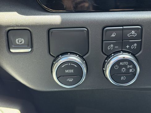 Used 2024 GMC Sierra 1500 SLT w/ SLT Convenience Package RWD image 23