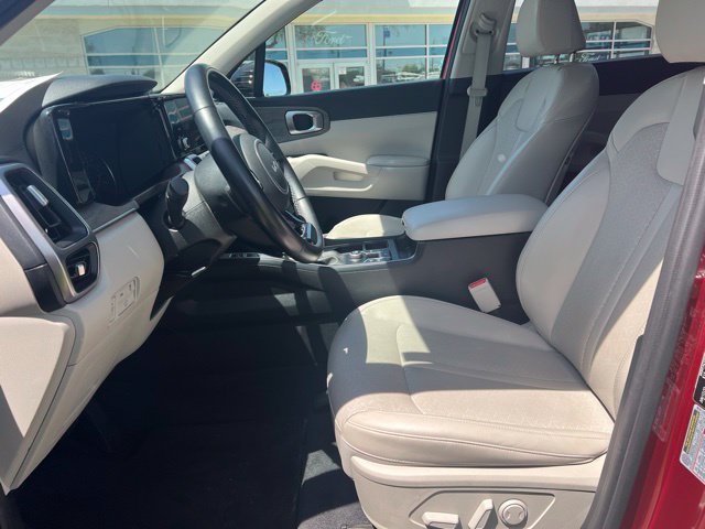Used 2022 Kia Sorento EX w/ Panoramic Sunroof Package FWD image 11