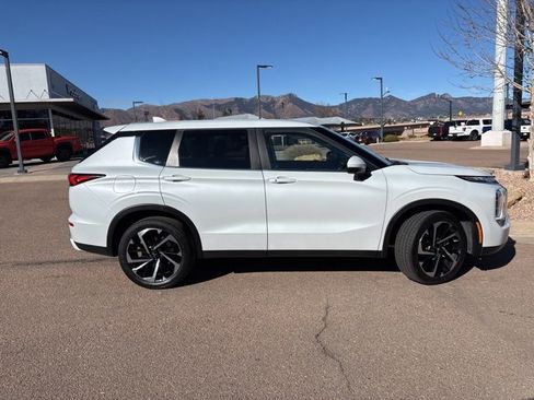 Used 2024 Mitsubishi Outlander SE Black Edition image 11